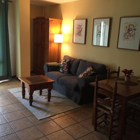 Apartamentos Turisticos San Juan De La Pena Santa Cruz de la Serós Kültér fotó