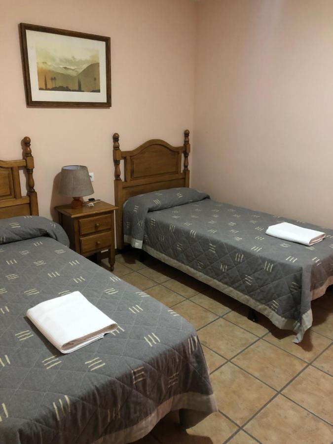 Apartamentos Turisticos San Juan De La Pena Santa Cruz de la Serós Kültér fotó