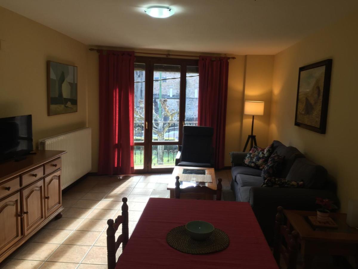 Apartamentos Turisticos San Juan De La Pena Santa Cruz de la Serós Kültér fotó