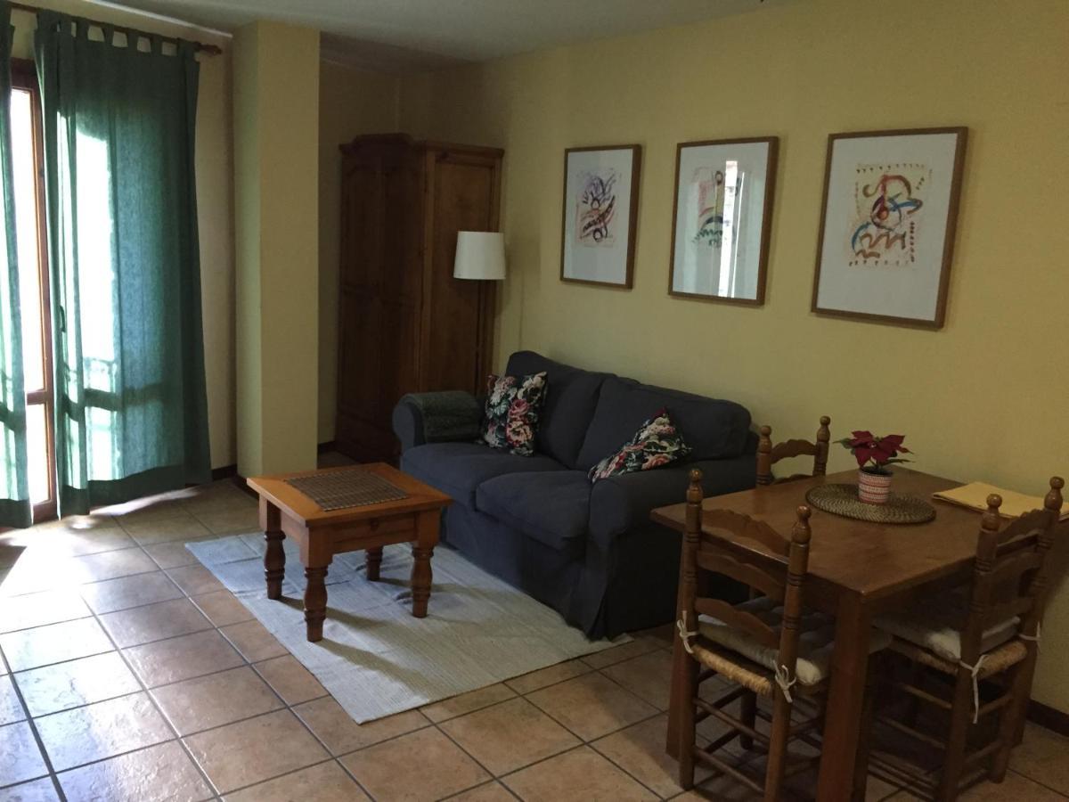 Apartamentos Turisticos San Juan De La Pena Santa Cruz de la Serós Kültér fotó