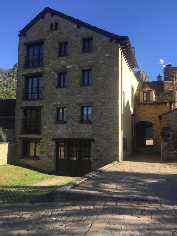 Apartamentos Turisticos San Juan De La Pena Santa Cruz de la Serós Kültér fotó