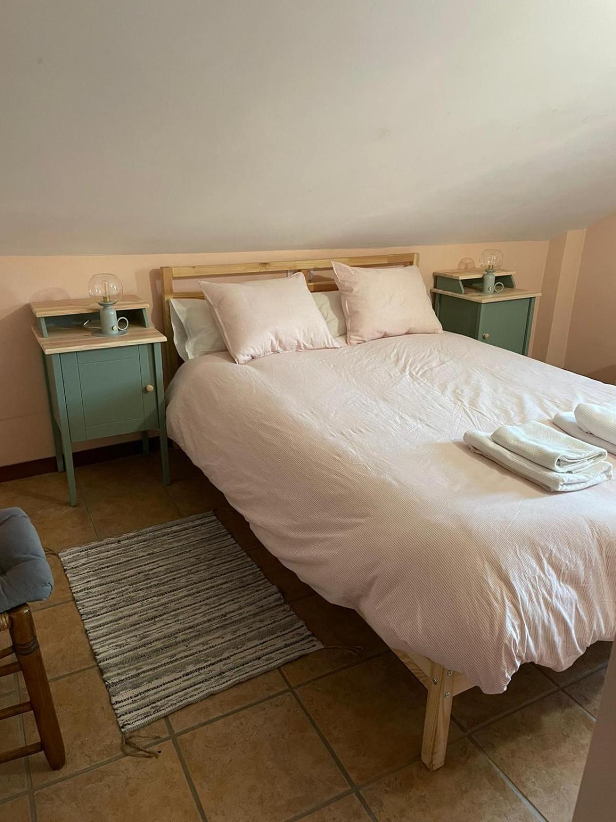 Apartamentos Turisticos San Juan De La Pena Santa Cruz de la Serós Kültér fotó
